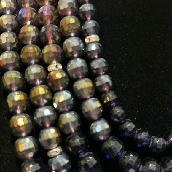Elegant Multicolor Beaded Necklace - Picture 5 of 10